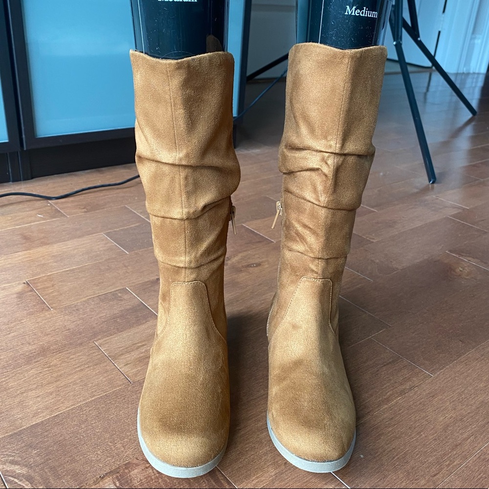 Zoe & Zac girls slouch boots tan size 3